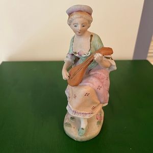 PORCELAIN COLONIAL WOMAN PLAYING THE MANDOLIN FIGURINE